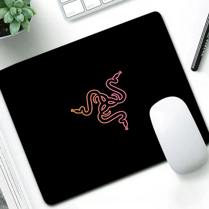 Gaming Pc Equipment - Razer Lüks Mouse Pad Anime Oyuncu